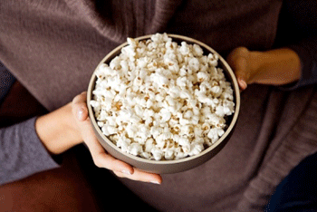محام أردى رجلا قتيلا لأنه كان يأكل الفشار بصوت عال في دور السينما 
