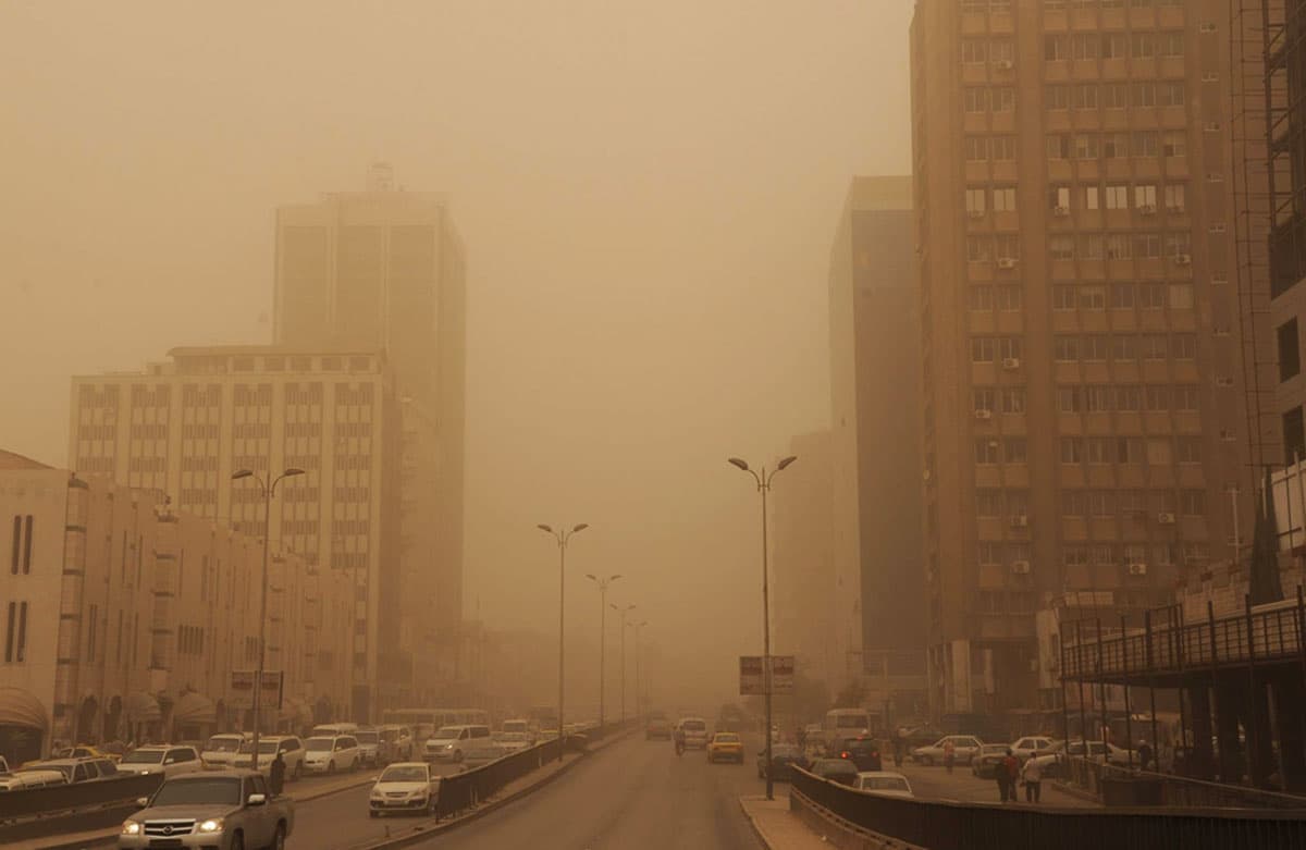 3 وفيات وأكثر من 3500 حالة اختناق جراء العاصفة الغبارية