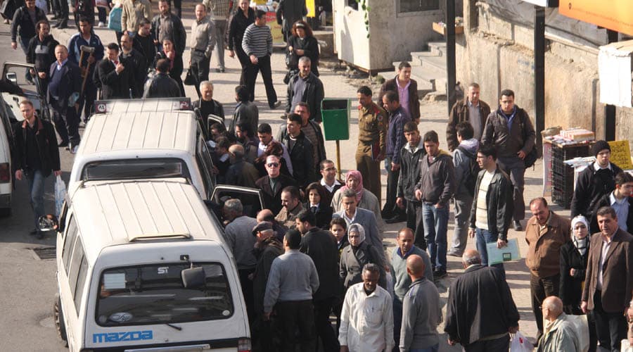 "طالع ولا مو طالع"