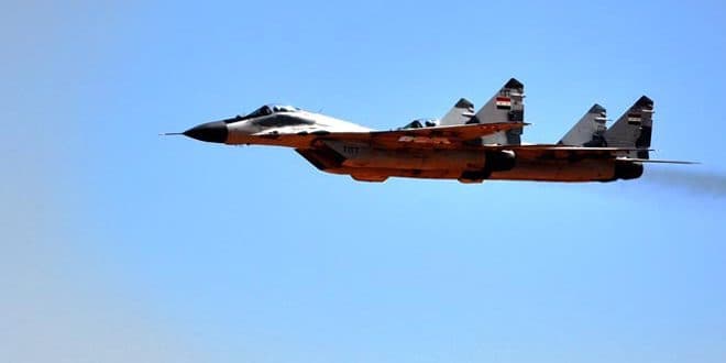 الجيش يستهدف الميليشيات المسلحة على طريق دمشق بغداد