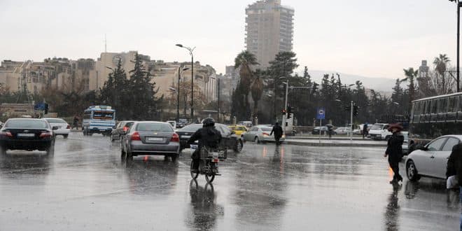 منخفض جوي مساء اليوم مترافق بأمطار غزيرة