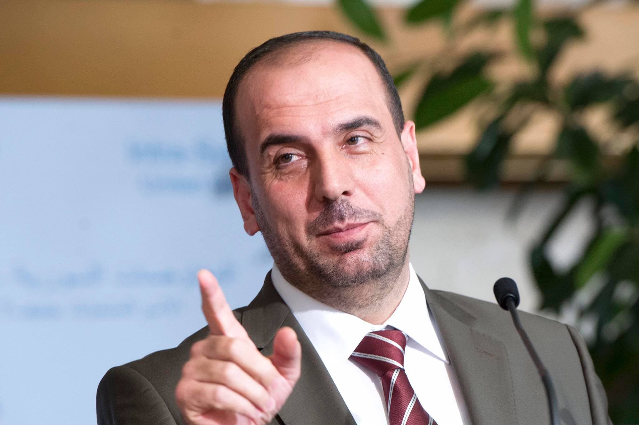 رئيس ما يعرف بـ "هيئة التفاوض" يزور القاهرة ضمن جولة عربية