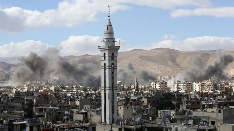 معبر الوافدين يسجل أول حالة خروج لمسلحين مع عائلاتهم من الغوطة