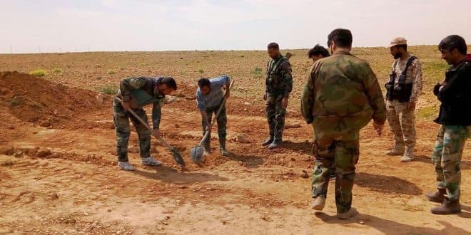 العثور على مقبرتين جماعيتين بريف حماه