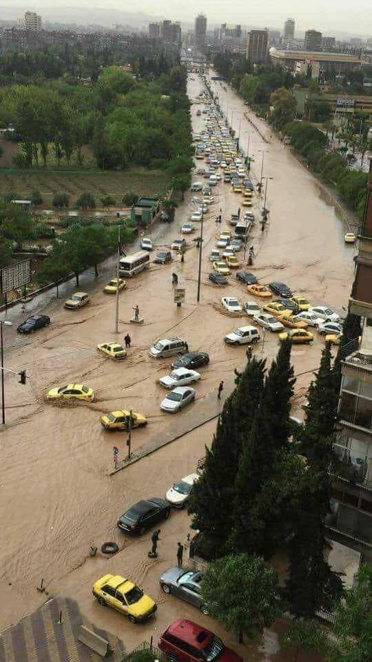 إصابات وأضرار مادية بسيول جارفة في دمشق وريفها