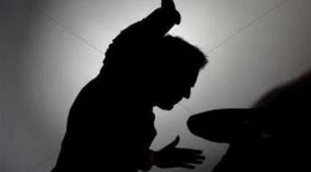 مدير المخبز الآلي بمصياف يعتدي بالضرب على موظفة
