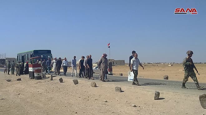 عودة العشرات من أهالي حماه وإدلب إلى بلداتهم عبر معبر أبو الضهور