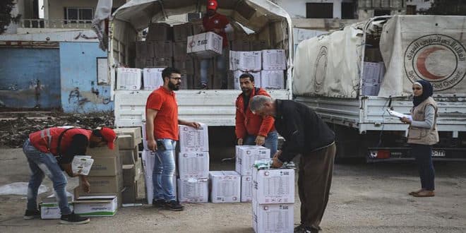 درعا.. مساعدات لأهالي خربة غزالة والكتيبة من الهلال الأحمر