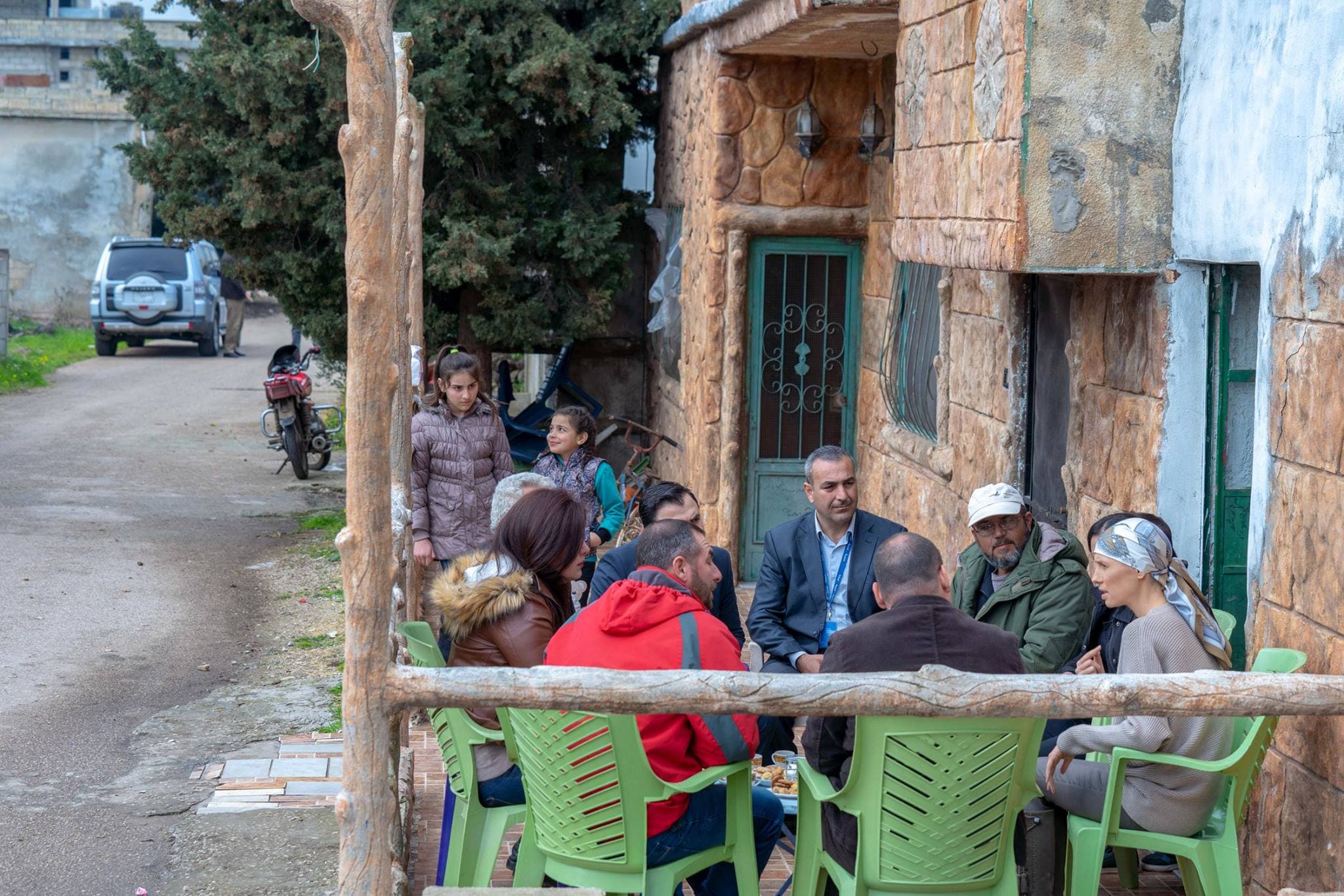 السيدة أسماء الأسد بزيارة لمجموعة مشاريع تنموية بسيطة بريف حمص