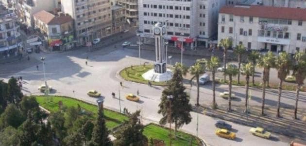 ورشات الصيانة مستمرة بترحيل الأنقاض من حي الوعر بحمص