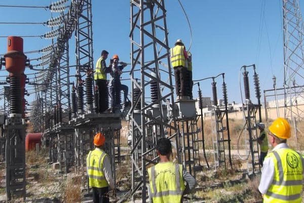 الكهرباء تعود إلى أحياء حلب الشرقية تدريجياً.. و"هناك خطط لزيادة مخصصات المحافظة"