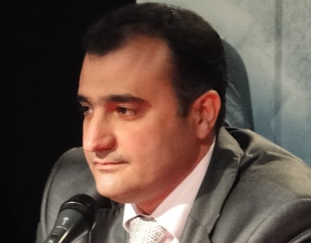 عماد جلول يتحدث  في المؤتمر الصحفي