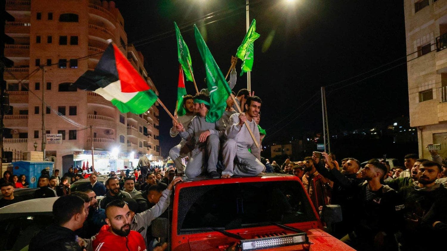 الهدنة في غزة تدخل يومها الثاني.. والإفراج عن أول دفعة من الأسرى الفلسطينيين