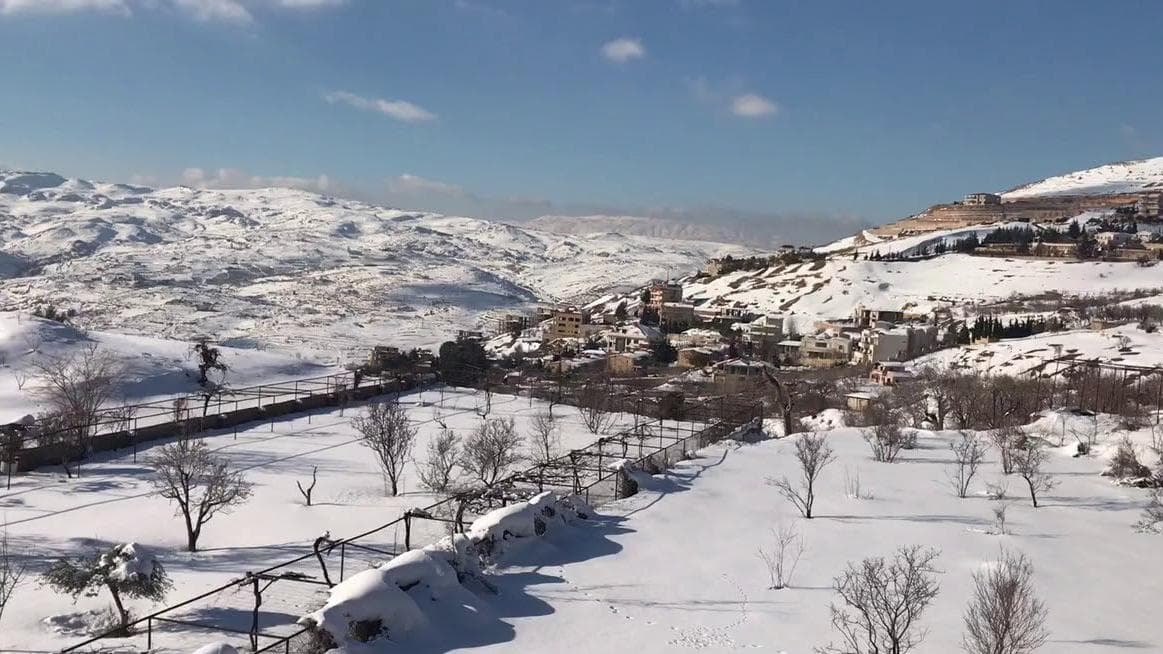 ثلوج على المرتفعات الجبلية