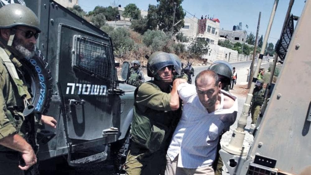 قوات الاحتلال تواصل اقتحاماتها في الضفة، و14 شهيداً فلسطينياً عشية العيد في غزة