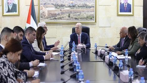 الخارجية الفلسطينية تبحث مع الأمين العام لمنظمة التعاون الإسلامي تطورات العدوان المتواصل على الفلسطينيين