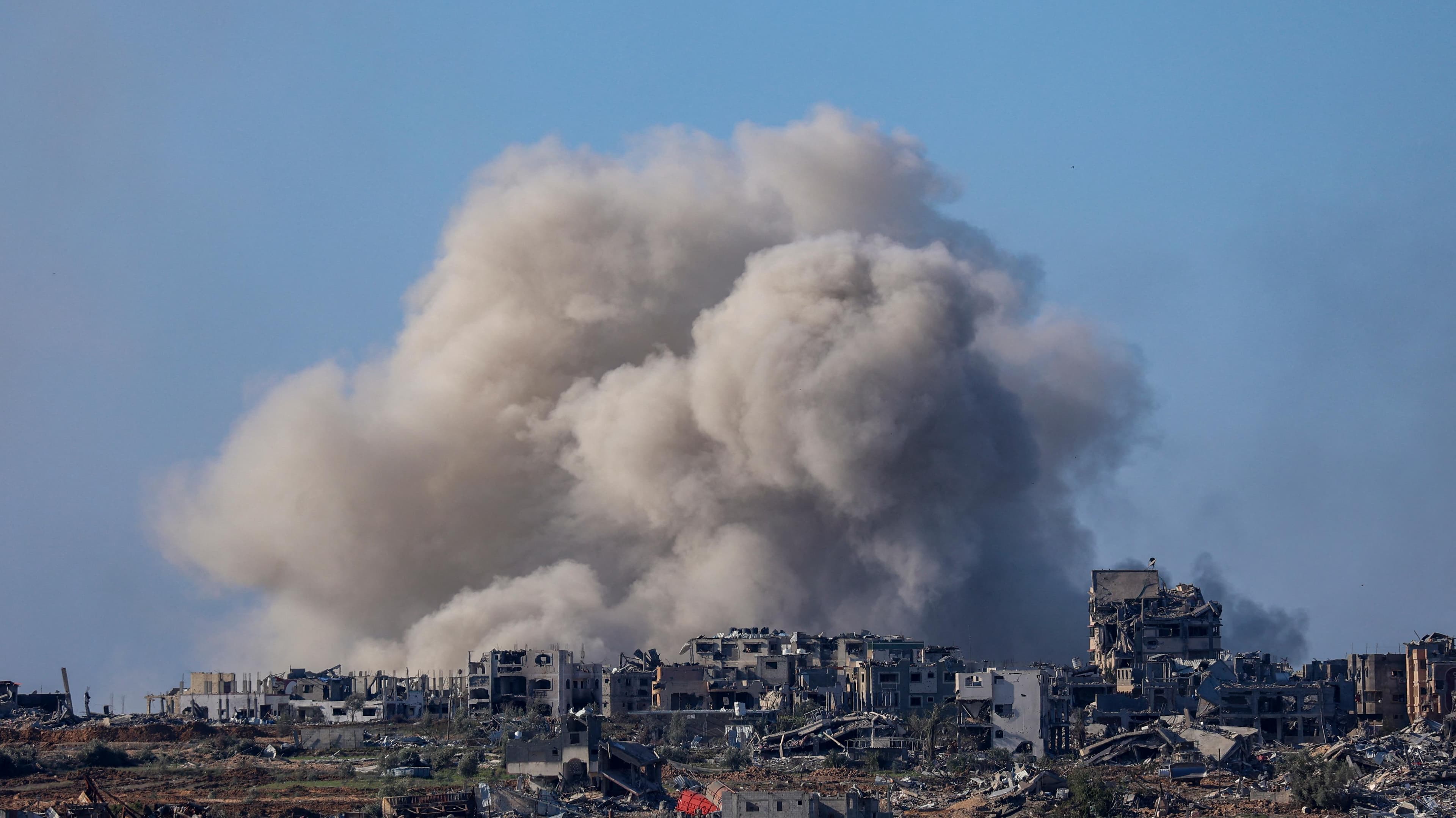 استشهاد وإصابة عشرات الفلسطينيين جراء تواصل القصف الإسرائيلي على قطاع غزة