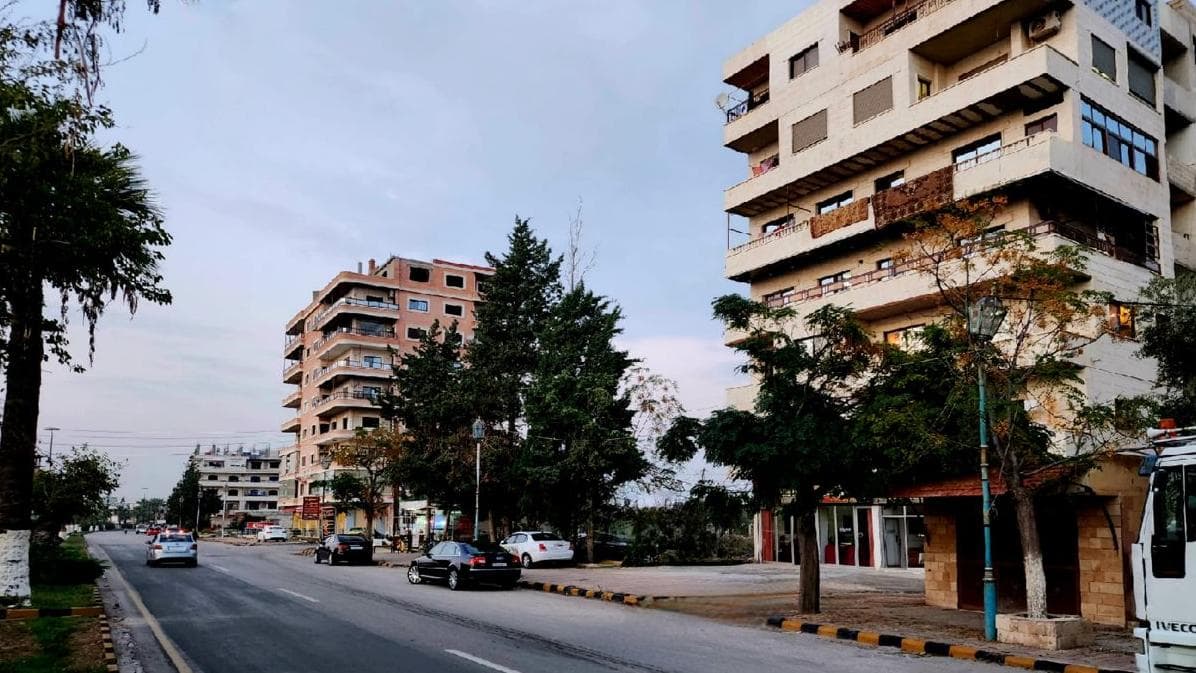 خلاف بين مجلس مدينة اللاذقية ومالك عقار يحرم مكتتبين على السكن من منازلهم في الجمعية السكنية