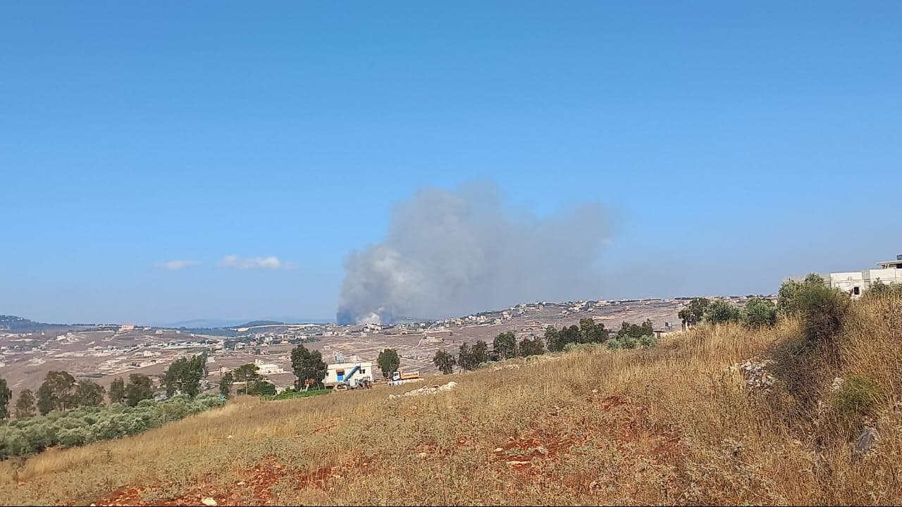 غارات جوية ومدفعية على جنوب لبنان.. وحزب الله يدمّر المنظومة الفنية في موقع راميا