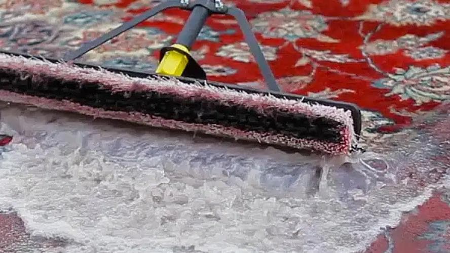 في موسم التعزيل.. سعر غسيل السجاد يبدأ من الـ 7 آلاف ليرة ويصل إلى الـ 15 ألف للمتر الواحد