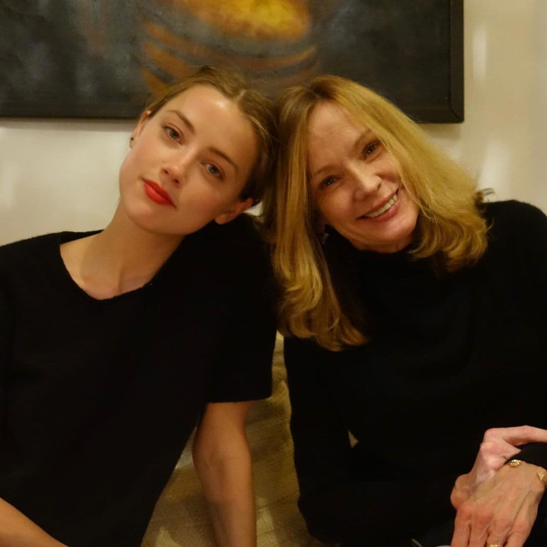 آمبر هيرد ووالدتها