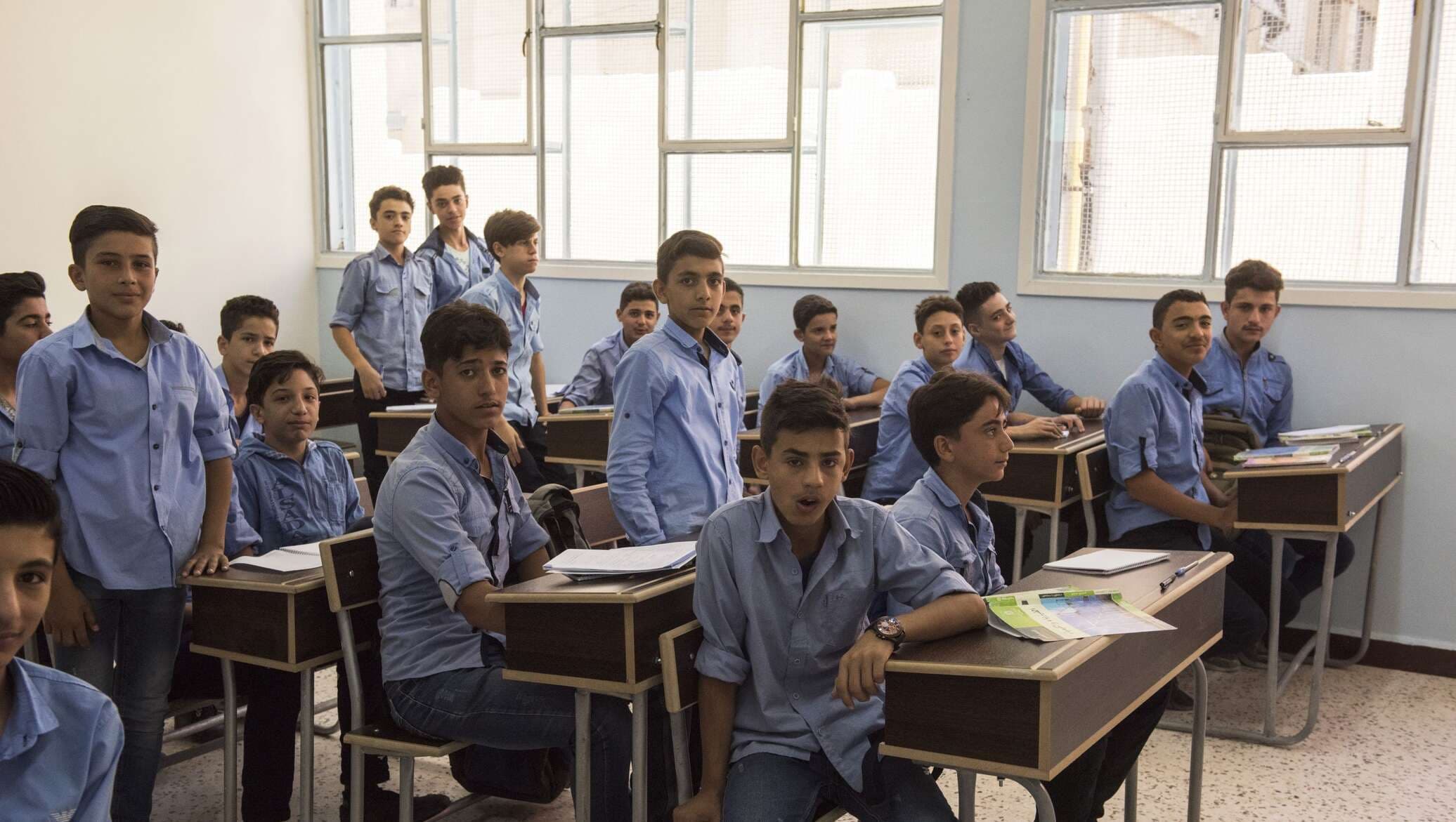 التربية تنفي إلغاء الصف العاشر وتؤكد أن الأوراق الامتحانية موجودة