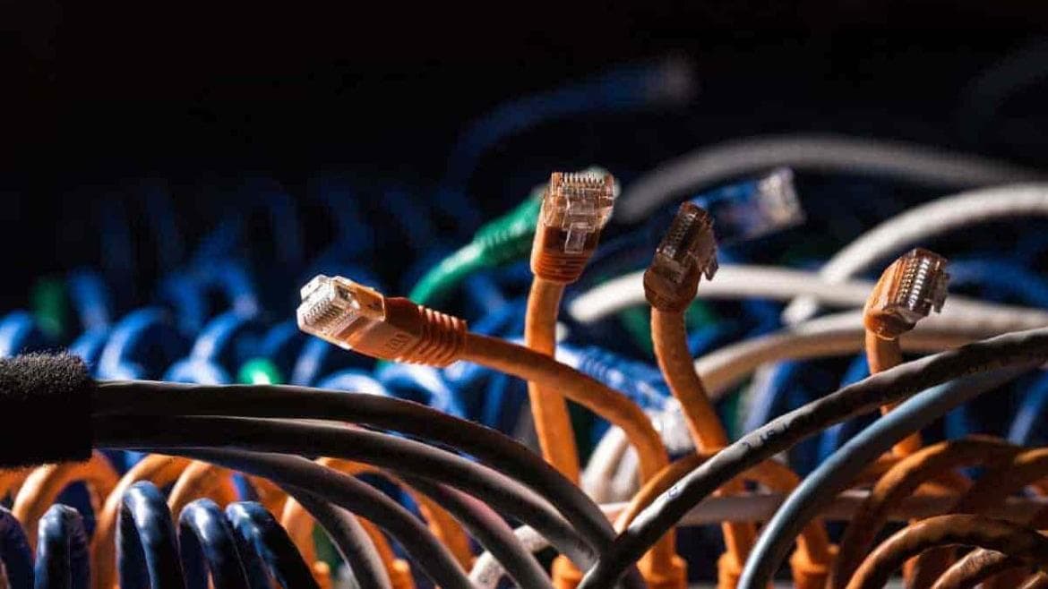 أكثر من 3 أطنان ونصف من الأكبال الكهربائية المسروقة بمشتى الحلو وشرطة الناحية تقبض على السارقين