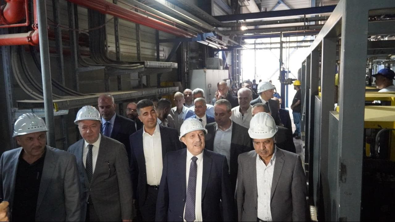 المهندس عرنوس يتفقد أول مشروع تشاركي بين القطاعين العام والخاص في محطة دير علي الكهربائية